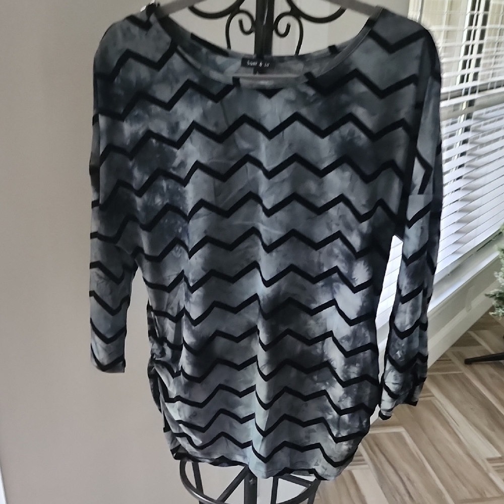 Lou & Grey Black and Gray Long Sleeve Tee